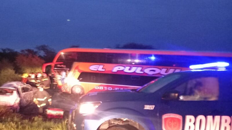 Calchaquí: Murió una mujer en un choque fatal contra un colectivo en Ruta 11