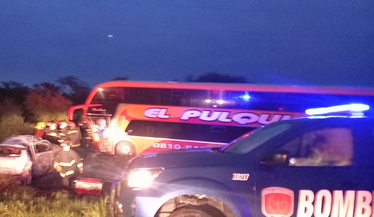 Calchaquí: Murió una mujer en un choque fatal contra un colectivo en Ruta 11