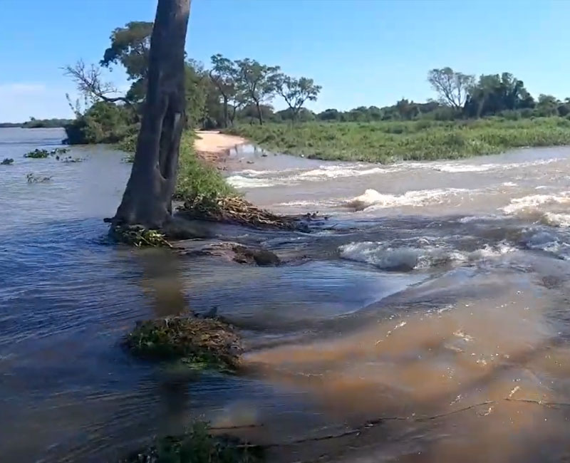 Reconquista| El camino al correntoso está cortado por la crecida del Rio San Jerónimo