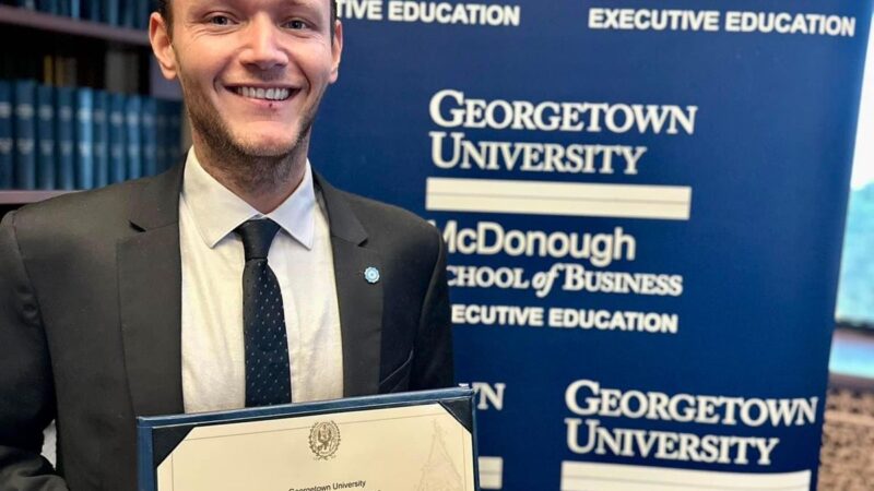 Francisco Sellares, graduado en Innovación y Liderazgo