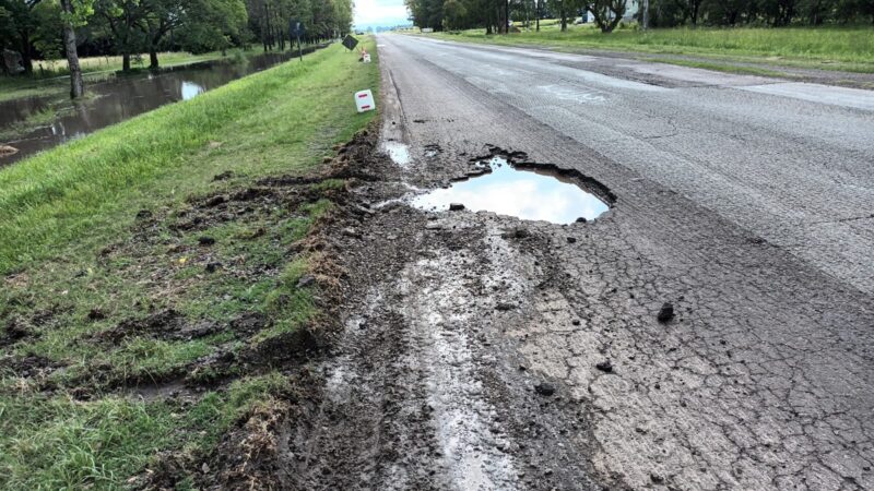 Malabrigo: Enorme bache en Ruta 11 destruyó varios vehículos ¿Quien se hace cargo?