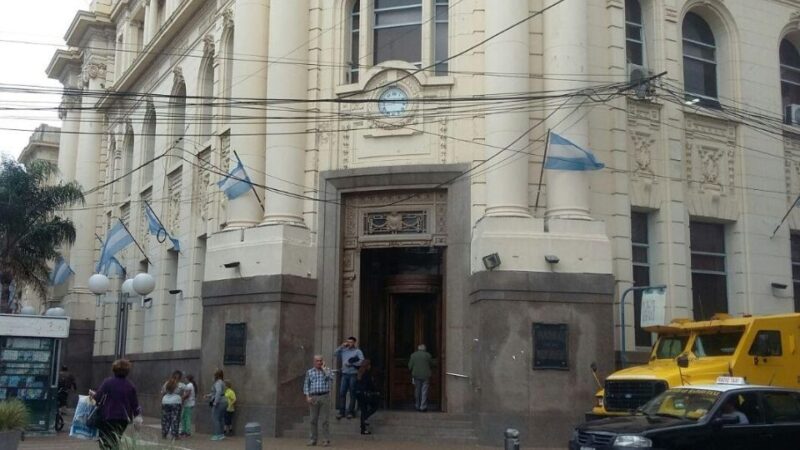 Milei anunció que cerrarán decenas de sucursales del Banco Nación