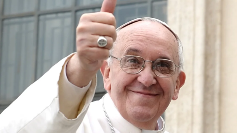 El Papa autorizó la bendición de parejas del mismo sexo