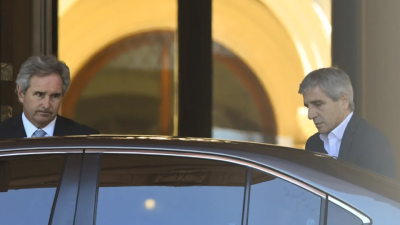 Milei se reunió con Caputo para definir las primeras medidas económicas