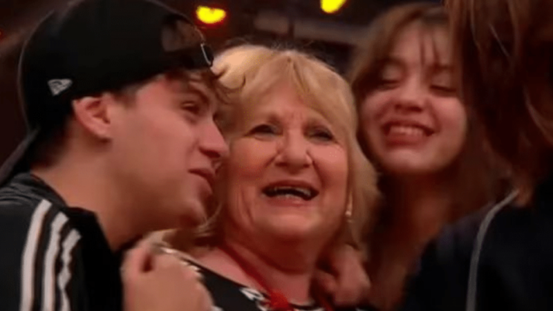 Los 8 escalones: ganó la abuela y el nieto no pudo contener su alegría