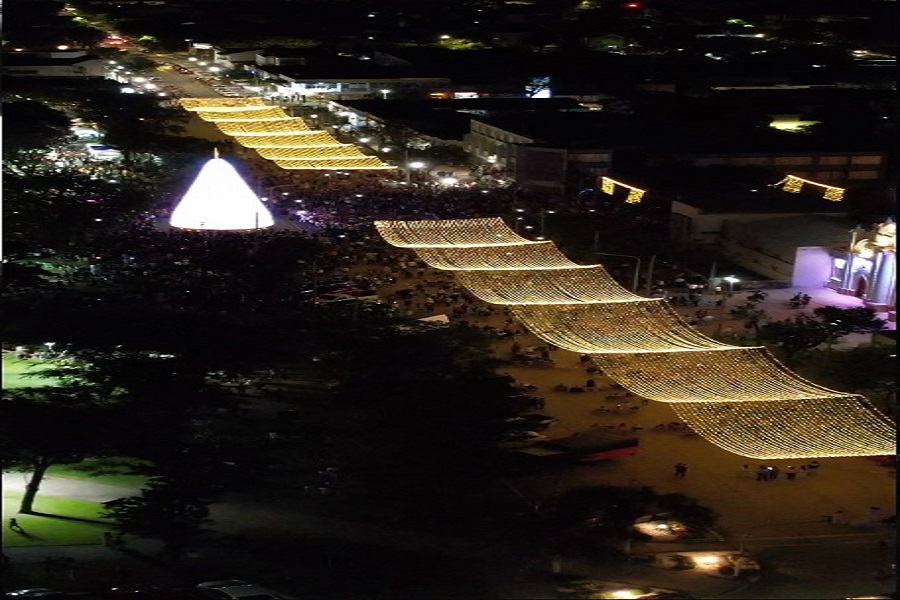 Avellaneda encendió el árbol de navidad. Mirá como fue la ceremonia