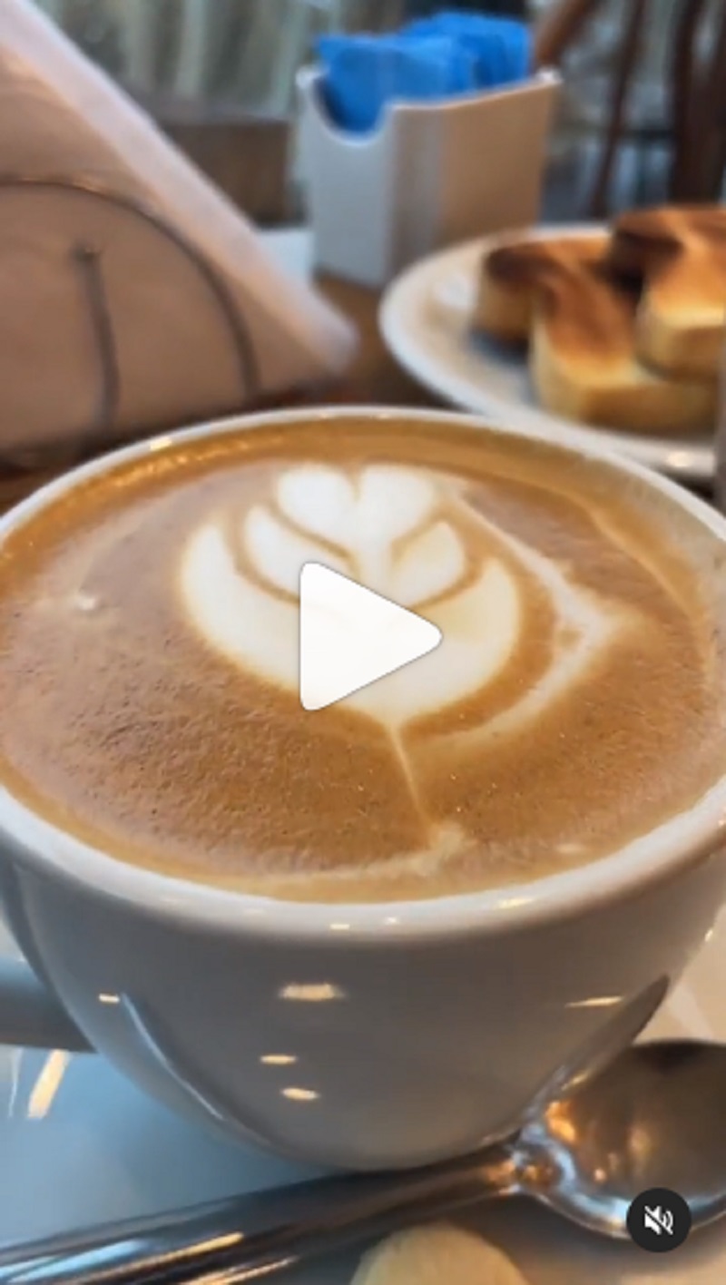 Disfrutá de un rico café en Bohemia By Antartida Reconquista