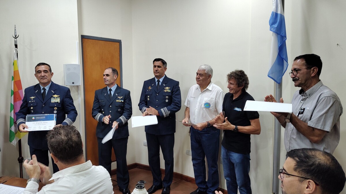 Reconquista: el Concejo municipal reconoció a la Brigada aérea