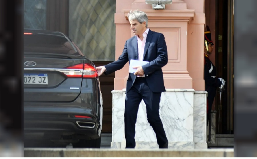 Caputo vuelve a grabar el mensaje con los anuncios económicos