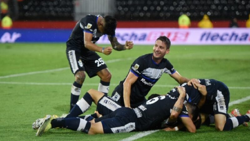 Colón descendió a la Primera Nacional. Ganó Gimnasia