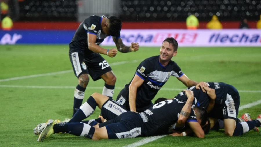 Colón descendió a la Primera Nacional. Ganó Gimnasia