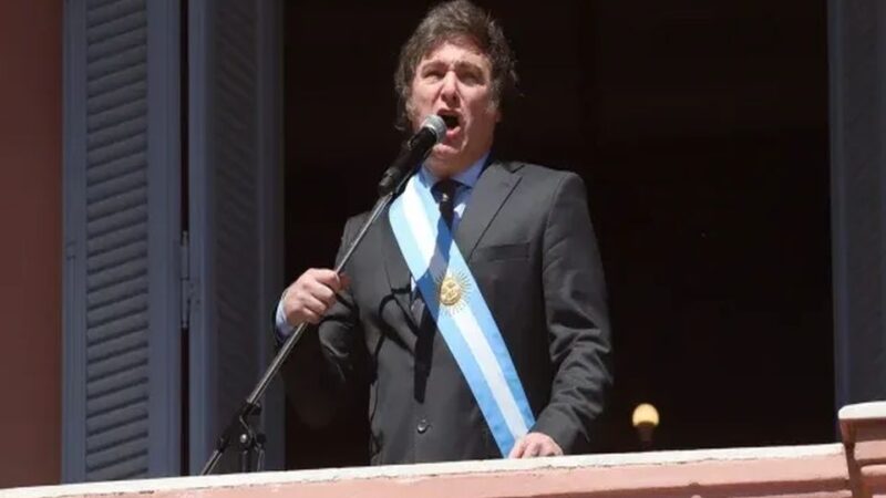 Video: Milei cantó “Panic show” en el balcón de la Casa Rosada