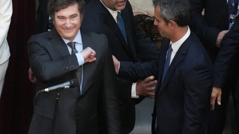 Milei, sobre los planes sociales: «El que corta la calle, no cobra»