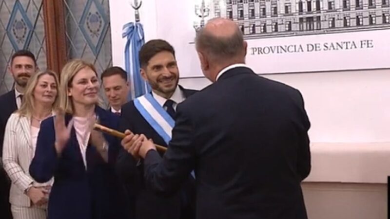 Pullaro recibió los atributos como nuevo gobernador de Santa Fe