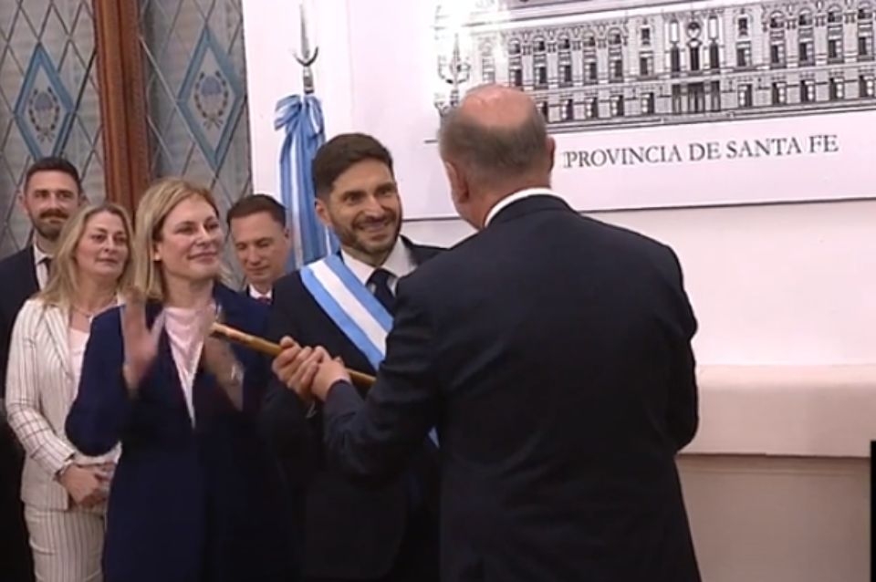 Pullaro recibió los atributos como nuevo gobernador de Santa Fe