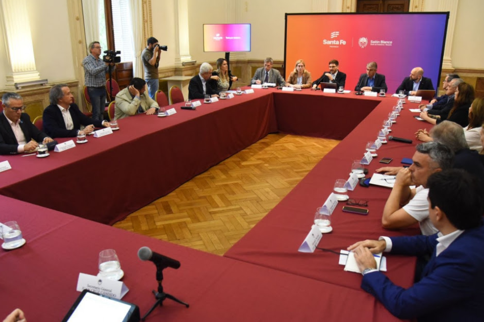 Pullaro se reunió a los legisladores nacionales “para trabajar en defensa de Santa Fe”