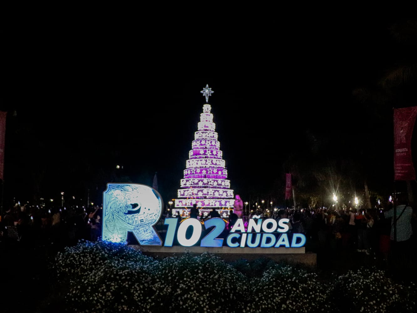 El árbol de navidad ilumina el corazón de la ciudad de Reconquista