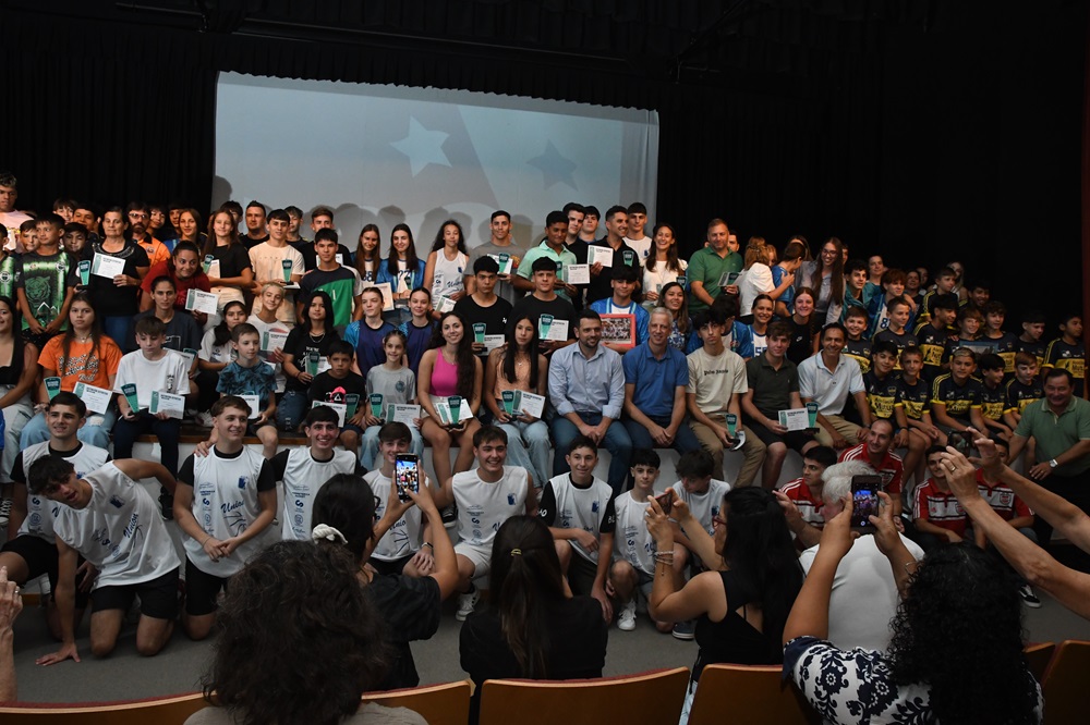 Avellaneda distinguió a deportistas e instituciones de la región