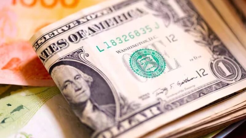 Opera la devaluación del peso, es mayor a la anunciada por el Gobierno