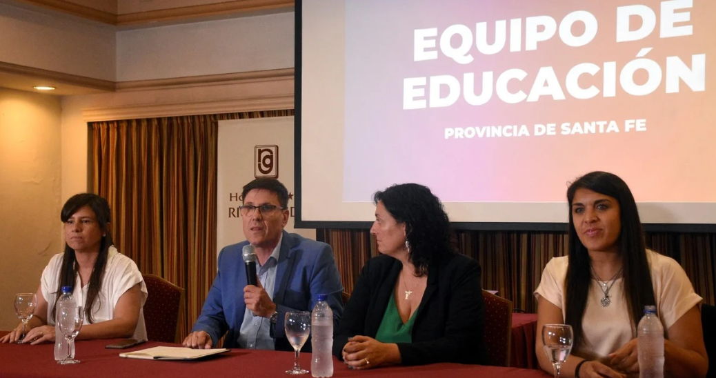 Paritarias: el gobierno convocó a los docentes para el jueves 4 de enero