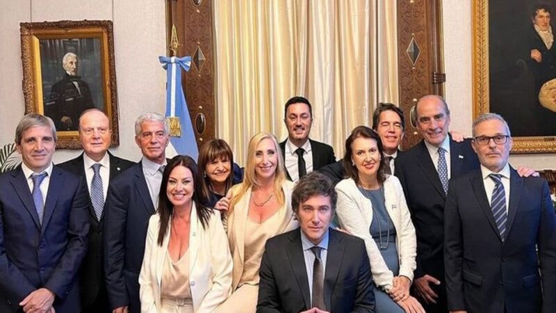 Revisarán las contrataciones del Estado y exigirá presencialidad plena