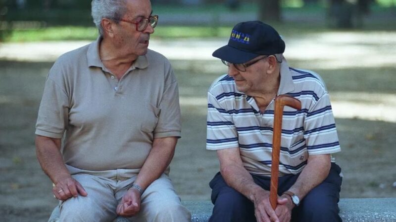 Jubilados: recibirán un bono de 55.000 pesos quienes cobren la mínima