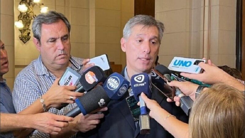 Olivares: “La Provincia hace un gran esfuerzo para que los salarios acompañen la inflación”