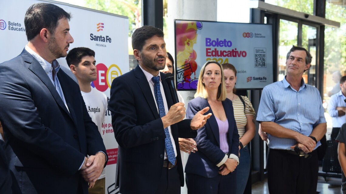 Maximiliano Pullaro presentó el Boleto Educativo 2024 ¿Cómo se gestiona?