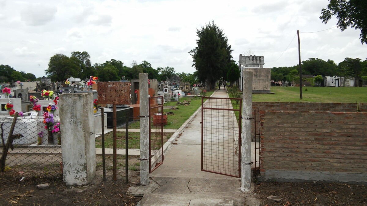 Villa Ocampo: recorrida nocturna por el Cementerio de Isleta Centro