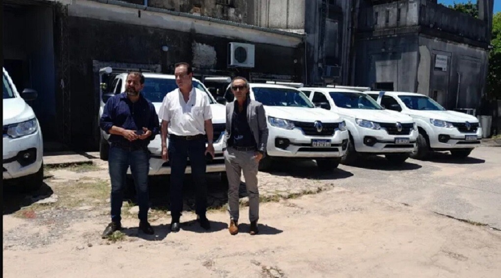 La EPE entregó cinco camionetas 4×4 en el norte de Santa Fe