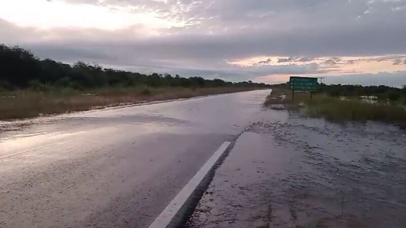 Por las grandes lluvias, pasó agua sobre Ruta 36