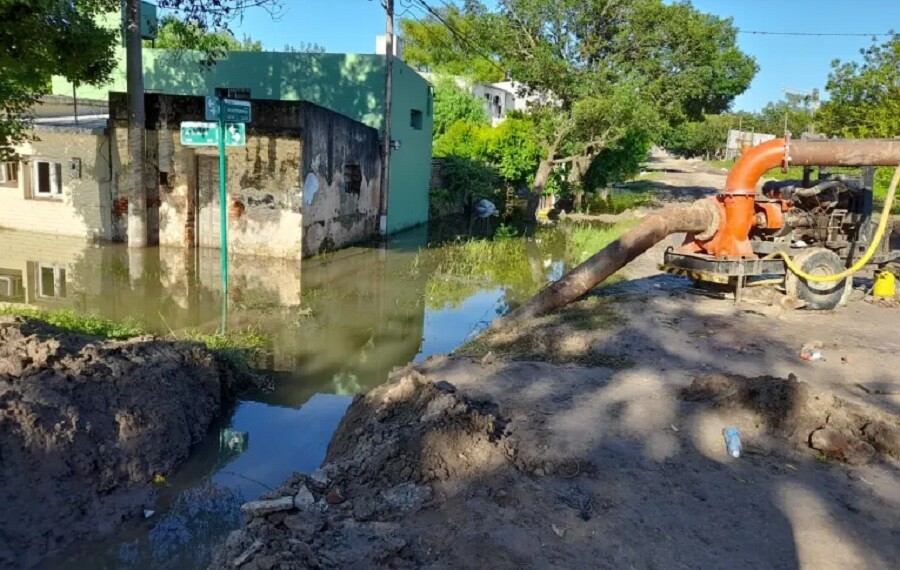 Protección Civil de Reconquista comunicó este viernes que todavía hay viviendas con agua
