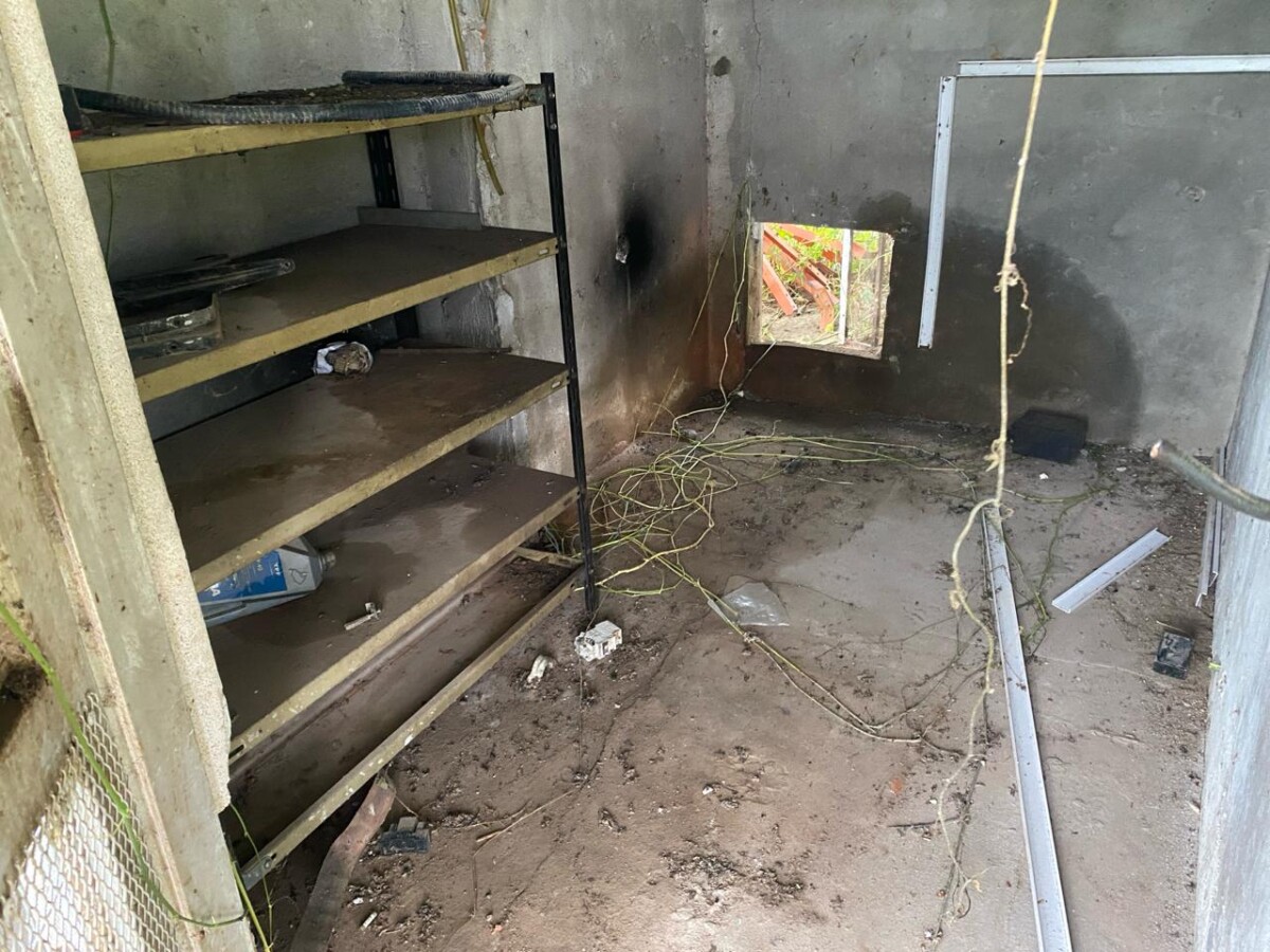 Millonario robo y destrozos nuevamente en la antena de Radio Amanecer