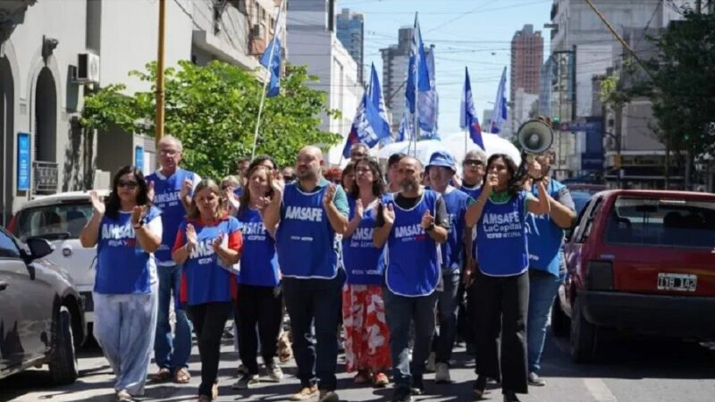 Docentes convocan a una sentada en Reconquista en simultáneo con la marcha provincial