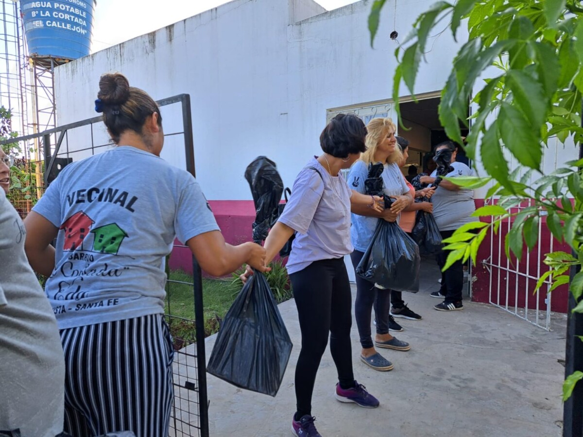 Reconquista: entregan alimentos a 300 familias que viven en el Callejón de La Cortada