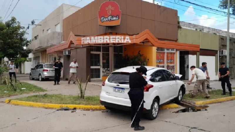 Reconquista: dos autos chocaron en la esquina de Bolívar y Rivadavia ¿Cuál fue el motivo?