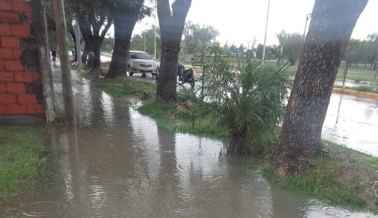 Vecinos de Bv. Independencia reclaman desagües: «nos inundamos cada vez que llueve»
