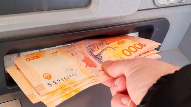 El salario formal cayó por cuarto mes consecutivo en abril