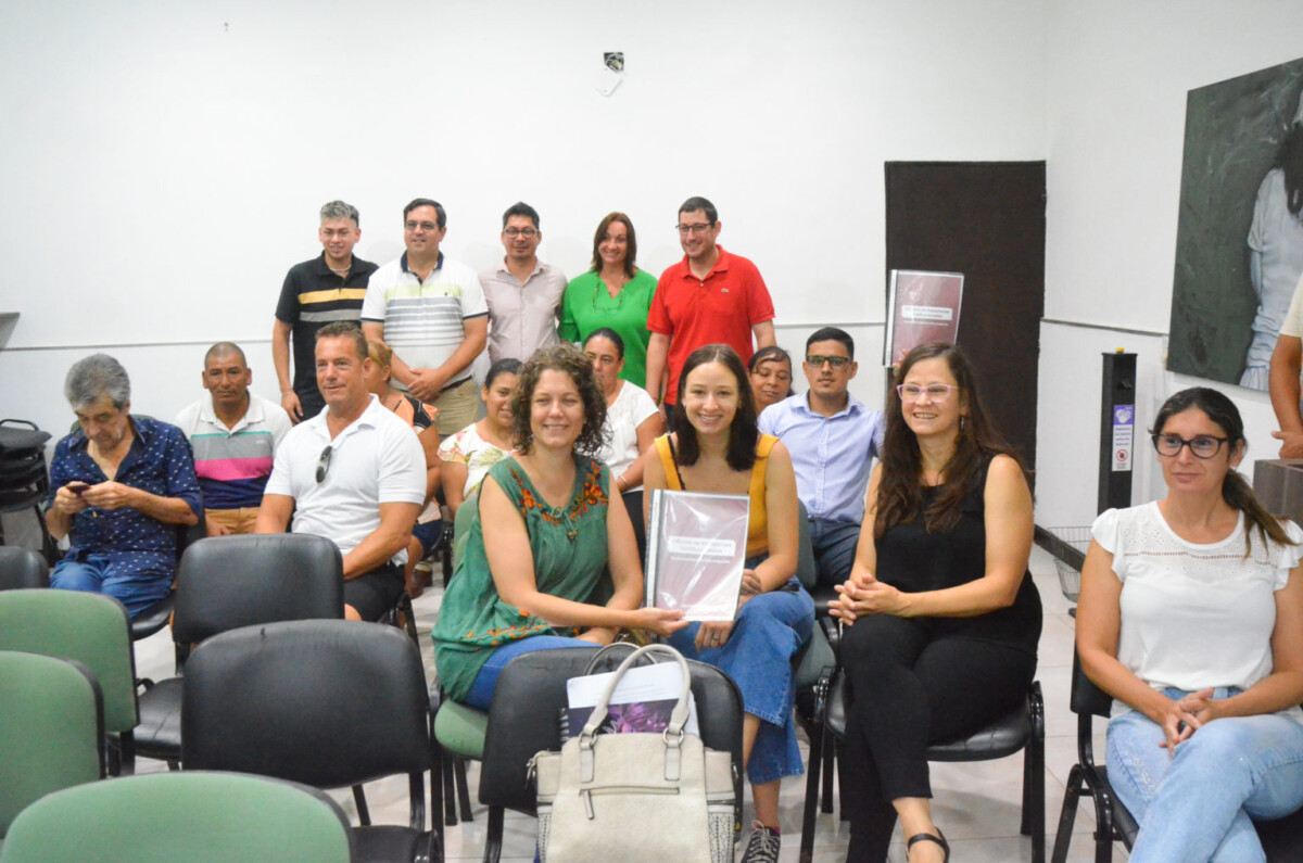 Entrega de documentación a nuevas instituciones con personerías jurídicas