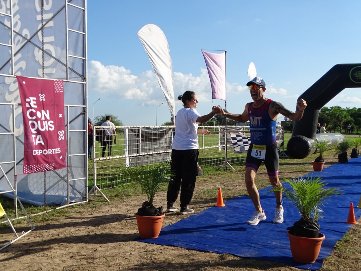 Héctor Gómez y María Julia Vázquez ganaron los 6K “Héroes de Malvinas”