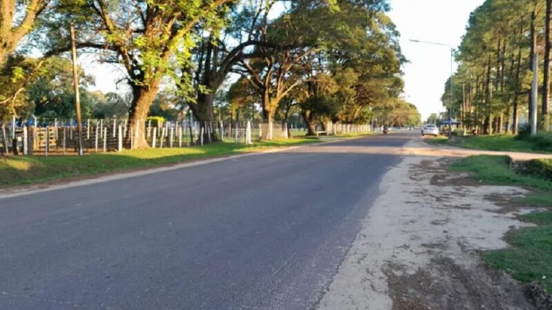 Un camión enganchó y arrastró cables del tendido eléctrico en Avenida Fray Rossi