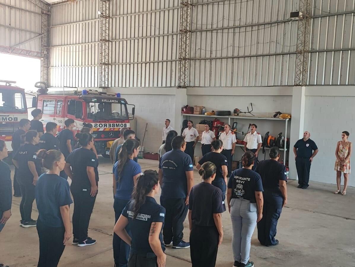 Capacitan a aspirantes a Bomberos para los cuarteles de la región
