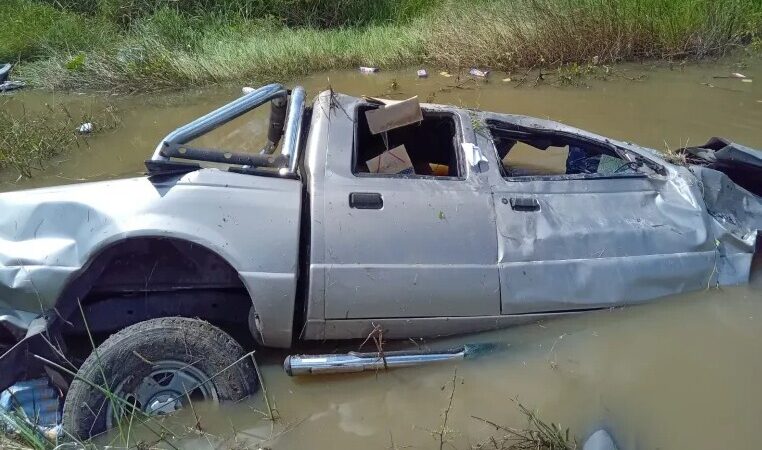Un hombre cayó con la camioneta en un zanjón en Ruta 3