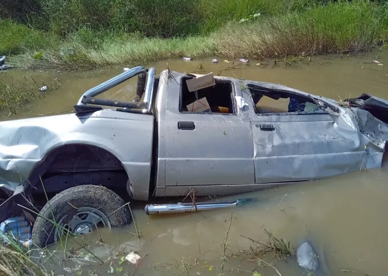 Un hombre cayó con la camioneta en un zanjón en Ruta 3