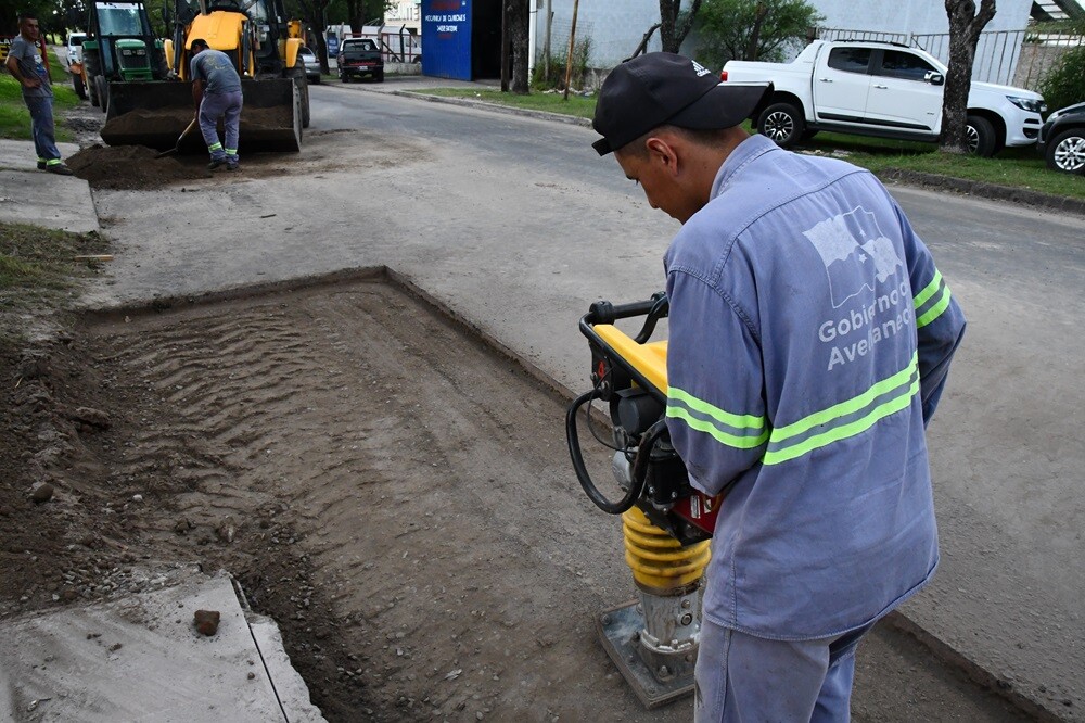 Avellaneda: avanza el plan de bacheo para mejorar el tránsito en los barrios