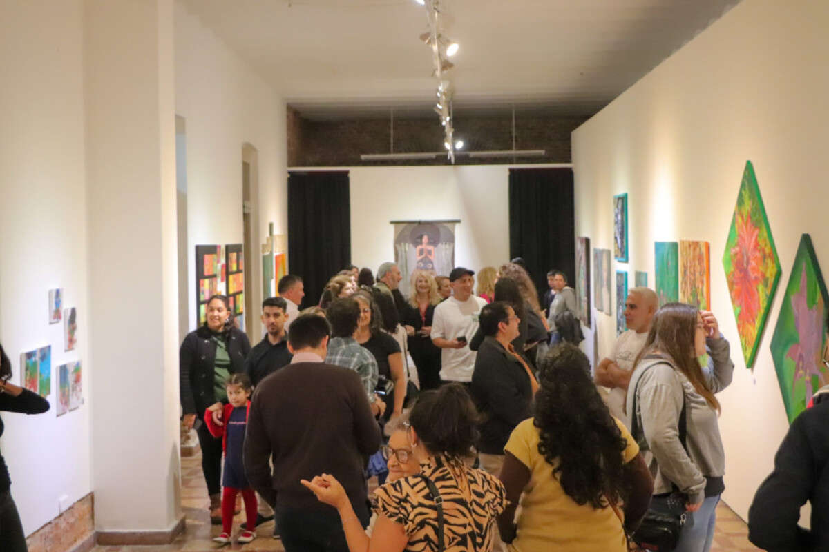 Otoño en Reconquista: Visita la muestra ‘Narrativas en Collage’ en el Museo de Artes