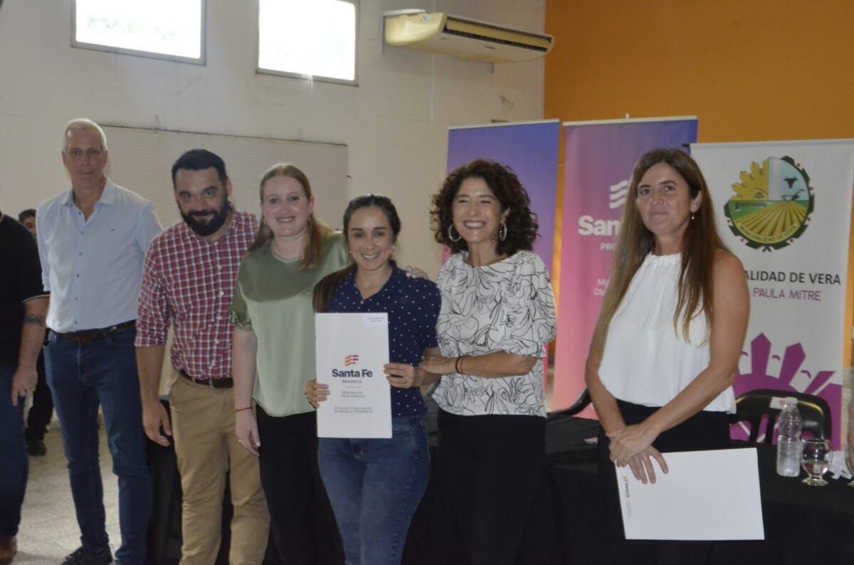 Provincia entregó escrituras a vecinos del departamento Vera