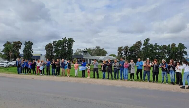 Abrazo simbólico a la RN11 para reclamar respuesta de Nación