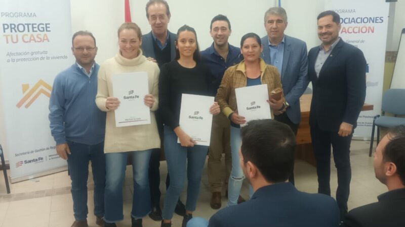 Entrega de escrituras pertenecientes al Programa «Protege tu Casa»