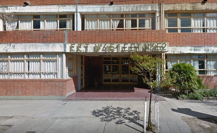 Estudiantes se manifiestan frente a la Región de Educación ¿Cúal es el motivo?